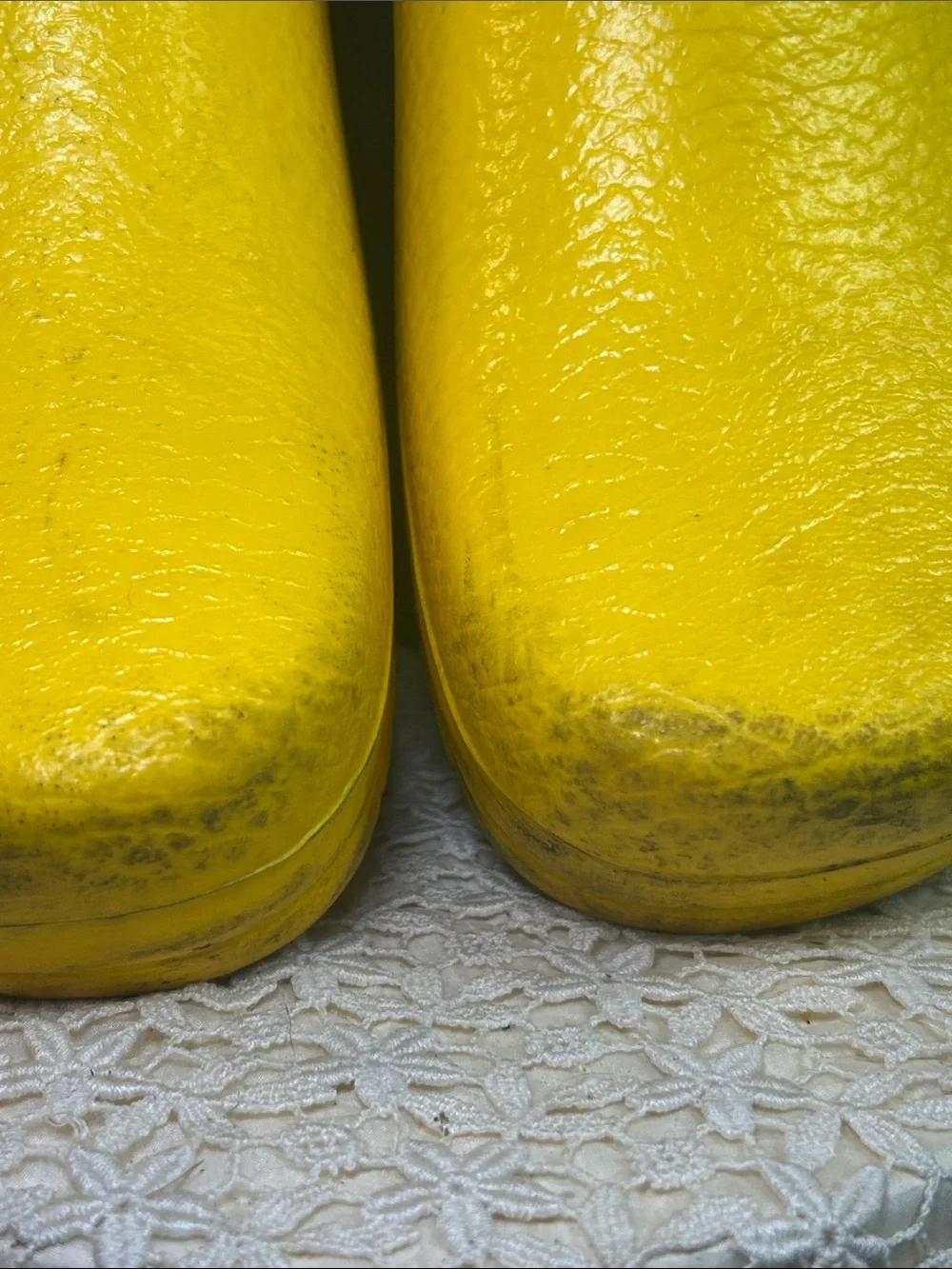 BiBi vibrant yellow